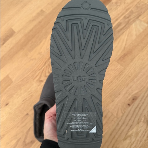 UGGs - Picture 4 of 6